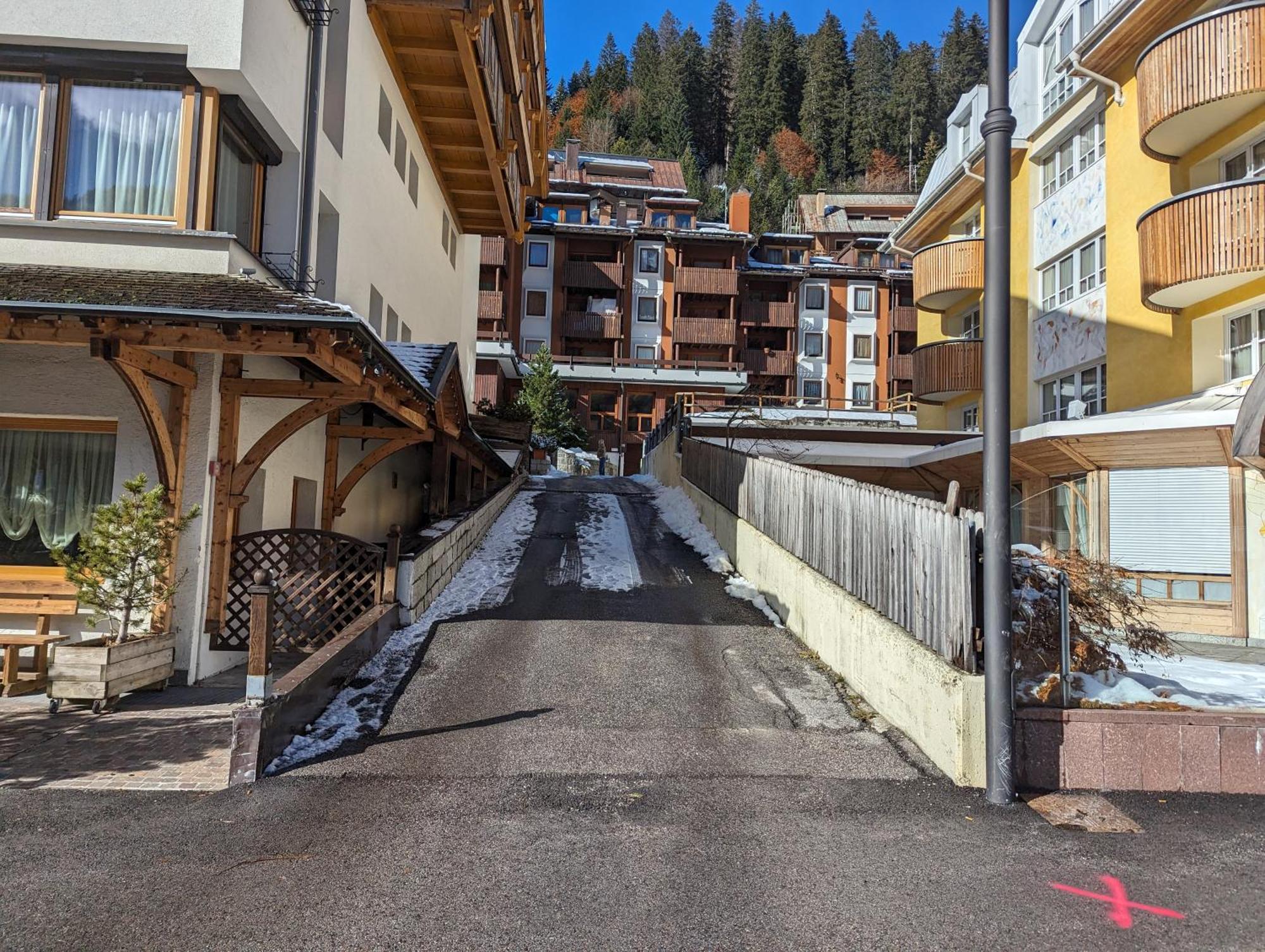 Casa Campiglio Centro Piano Alto Con Vista Apartment Madonna di Campiglio Luaran gambar